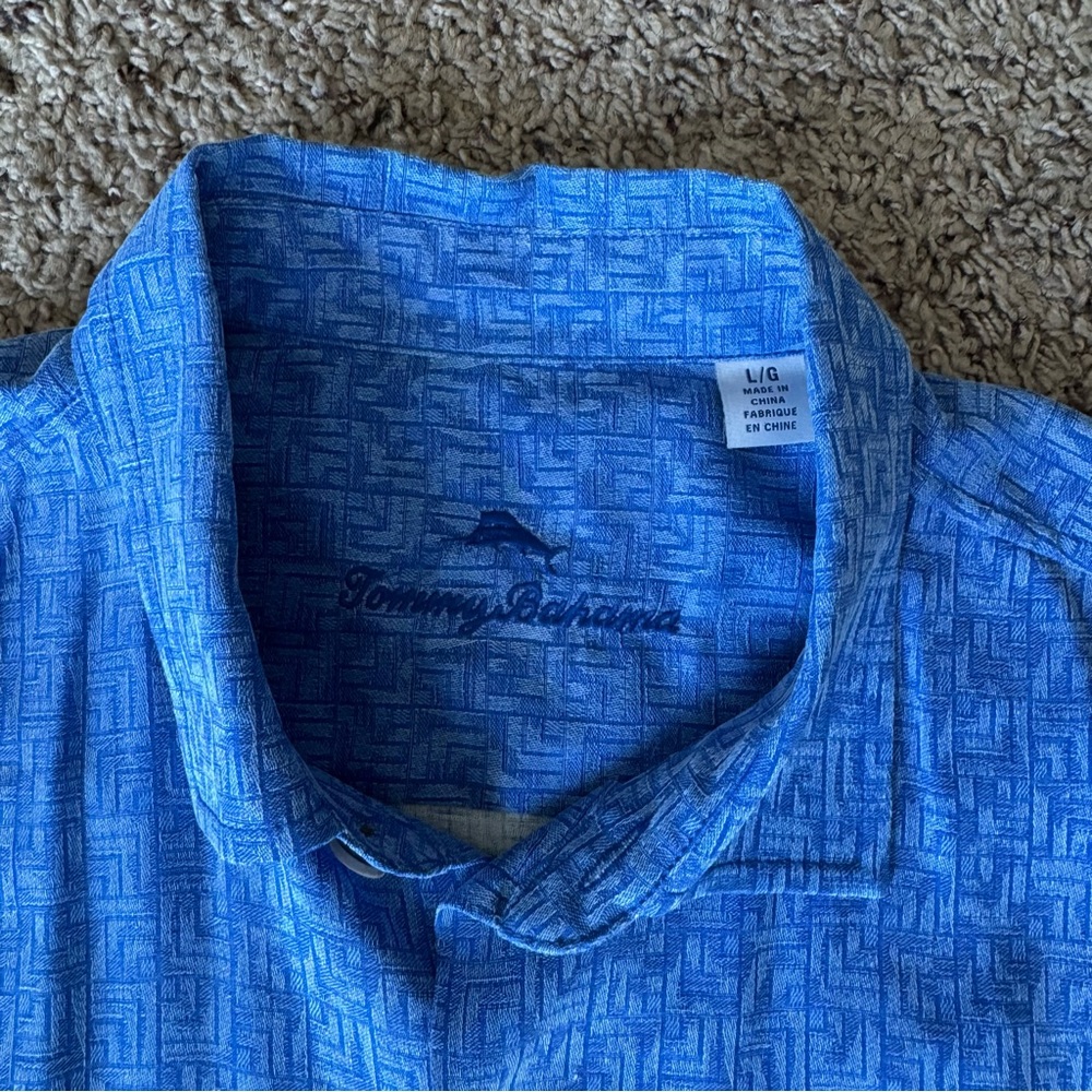 Tommy Bahama Blue Button Down 100% Silk Shirt - Picture 2 of 5